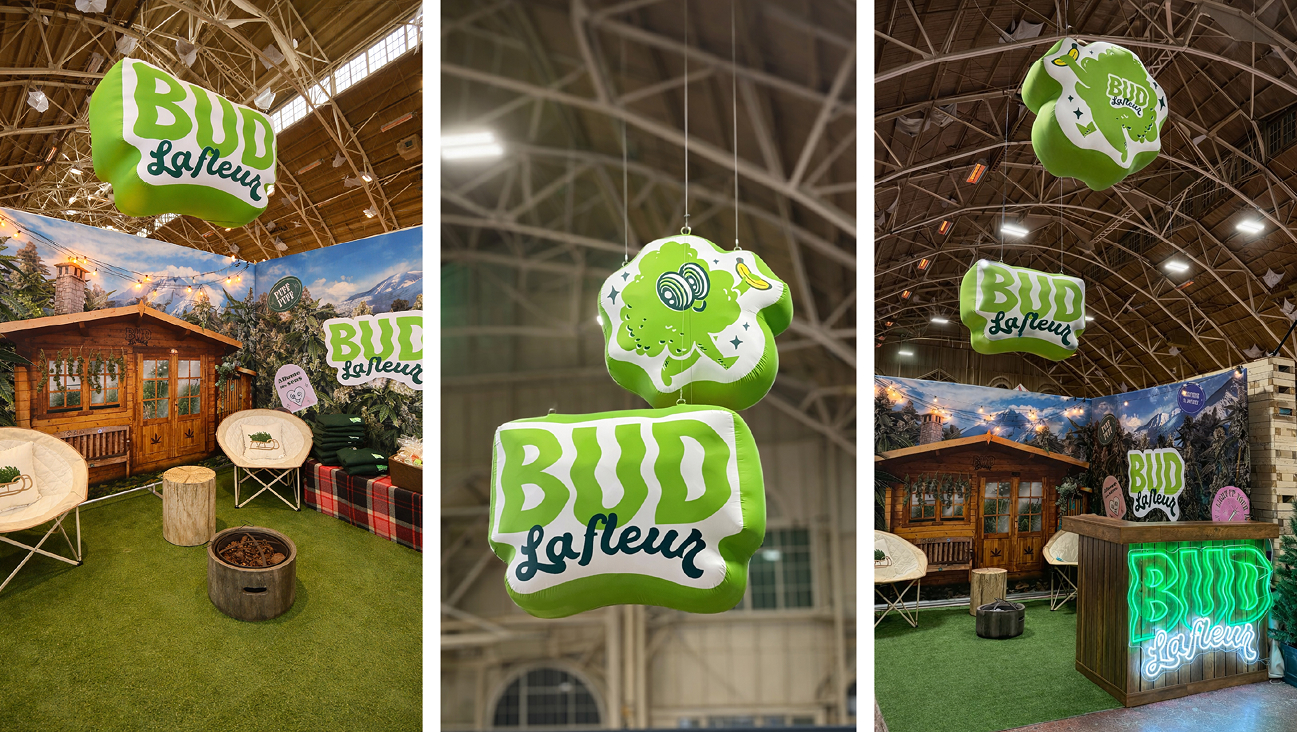 Trois photos montrant un stand promotionnel Bud Lafleur à l'intérieur, décoré de fauteuils confortables, de gazon artificiel, d'une cabane en bois en toile de fond, d'une enseigne au néon et de grands ballons verts à l'effigie de Bud Lafleur suspendus au plafond.