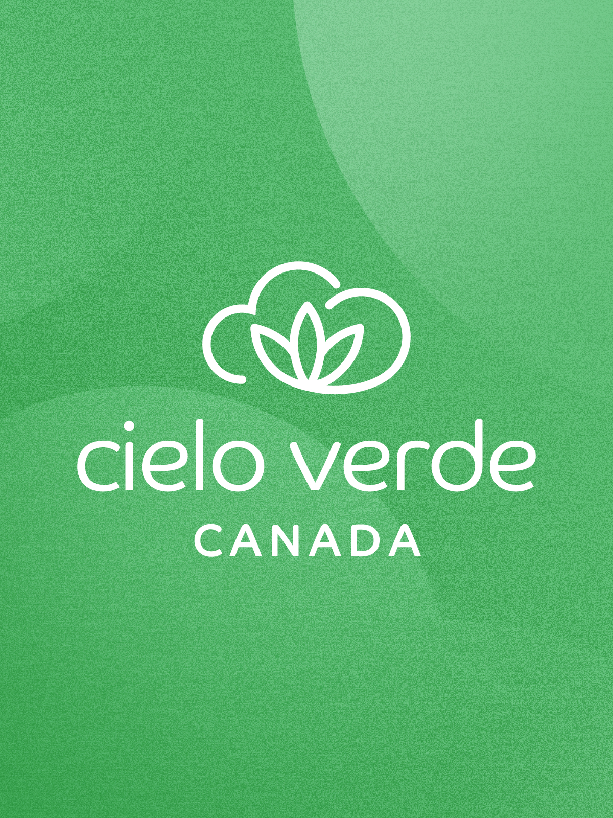 Sur un fond vert figure un logo représentant un nuage et une feuille aux contours blancs, symbolisant un « partenariat créatif », au-dessus du texte « cielo verde CANADA » écrit en lettres blanches, mêlant majuscules et minuscules.