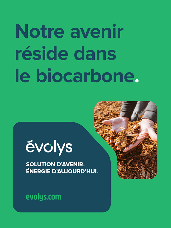 Une affiche verte portant l'inscription « Notre avenir réside dans le biocarbone ». Une photo montre des mains tenant des copeaux de bois. Le logo « évolys » apparaît accompagné des slogans « Solution d'avenir. Énergie d'aujourd'hui. » et « evolys.com. ».