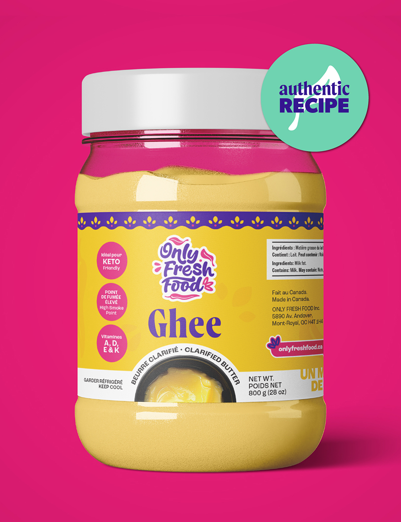 Un pot de ghee « Only Fresh Food », doté d’une étiquette jaune rehaussée de touches violettes, trône sur un fond rose vif. Un cercle vert situé en haut à droite porte la mention « RECETTE authentique ». L’étiquette met en avant les qualités « cétogènes » du produit « Only Fresh Food ».