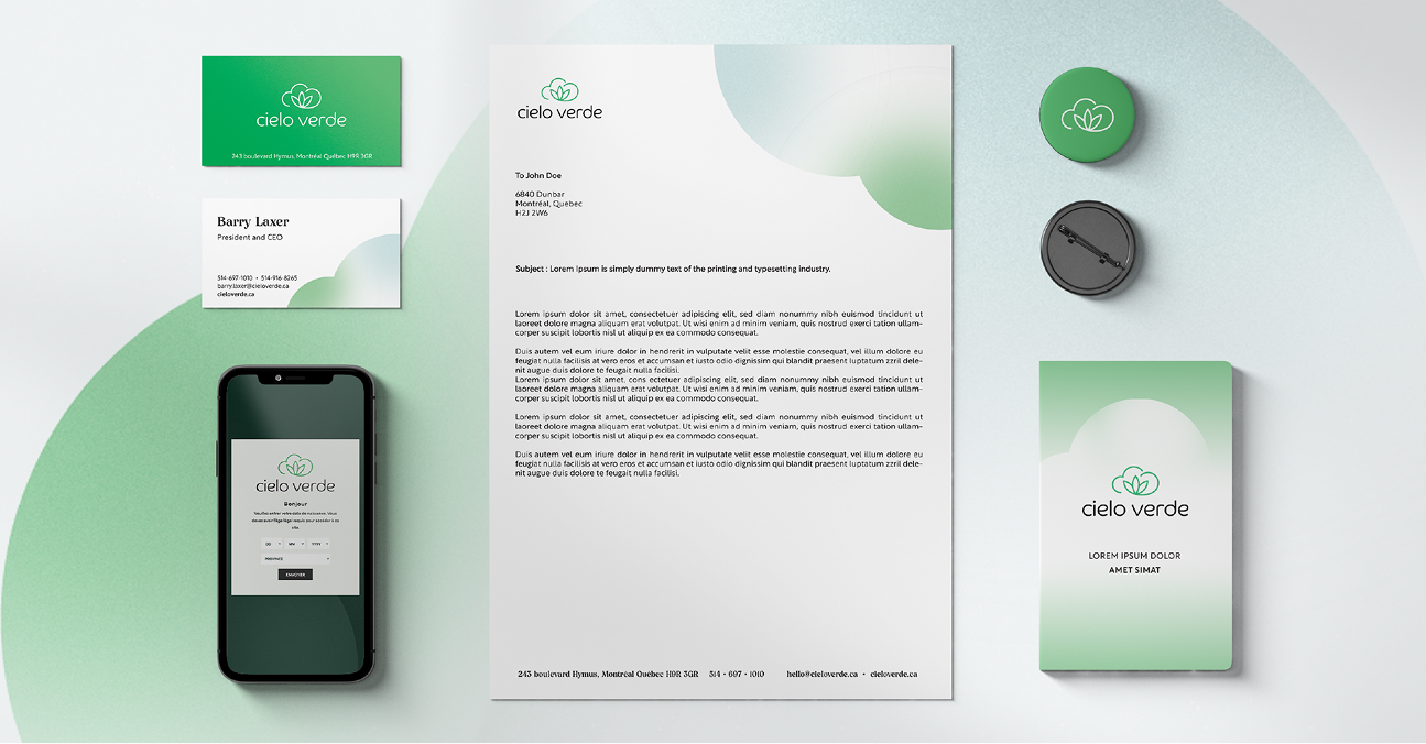 Une identité visuelle verte et blanche pour « cielo verde », comprenant des cartes de visite, un papier à en-tête, une enveloppe et un écran de smartphone, tous arborant un logo en forme de nuage et un design moderne et minimaliste.