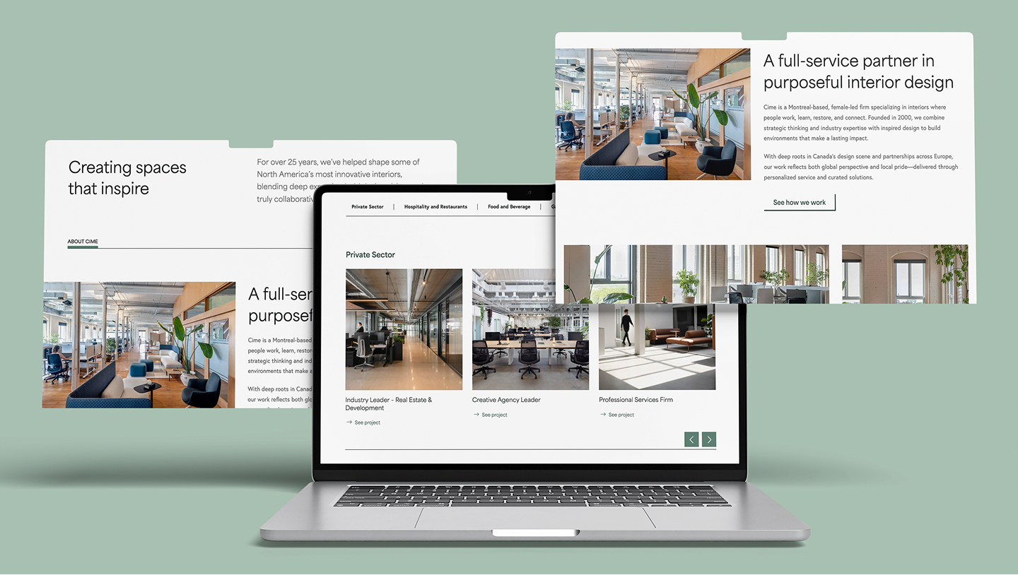 Un ordinateur portable affiche le site web d'une agence de design d'intérieur moderne, présentant des photos d'espaces de bureau élégants et des textes sur les services de design, avec deux sections du site qui se chevauchent et qui montrent d'autres images et descriptions sur un fond vert.
