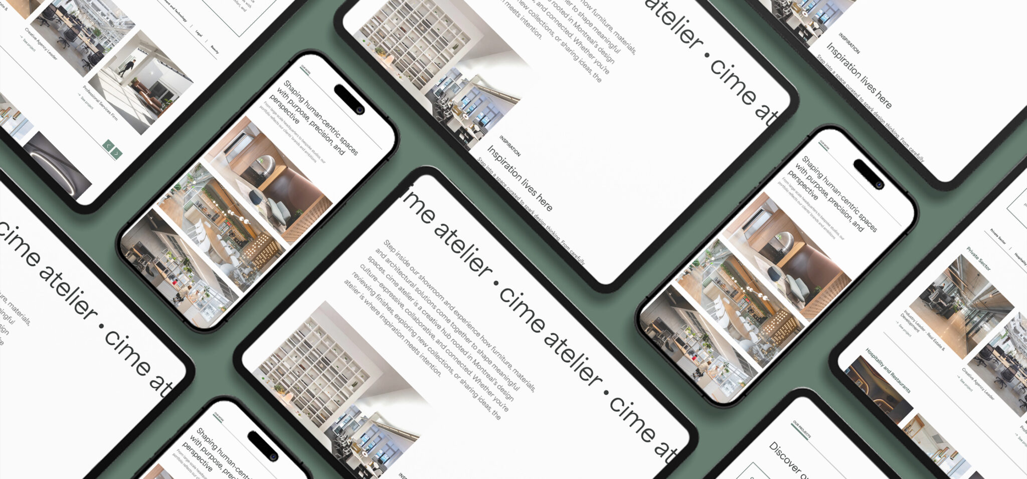 Plusieurs smartphones sont disposés à plat, chacun affichant un site web au design minimaliste, avec de grands caractères, des images d'intérieurs et d'étagères, sur un fond vert.