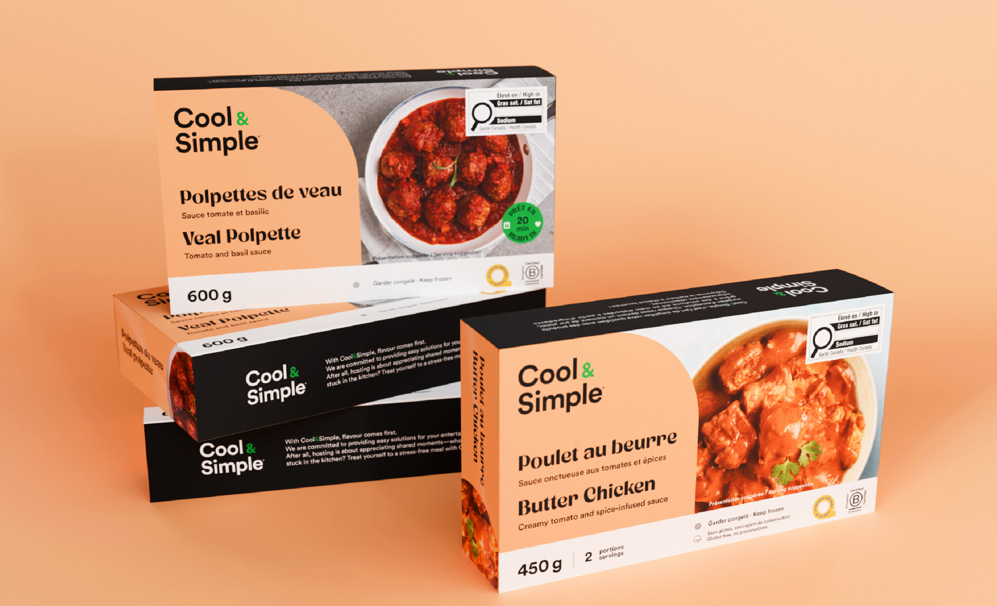 Trois plats surgelés en barquette de la marque Cool & Simple sur un fond couleur pêche : des « Polpette de veau » (boulettes de viande à la sauce tomate) et du « Butter Chicken » (poulet à la sauce crémeuse à base de tomate), avec des étiquettes bilingues en anglais et en français.
