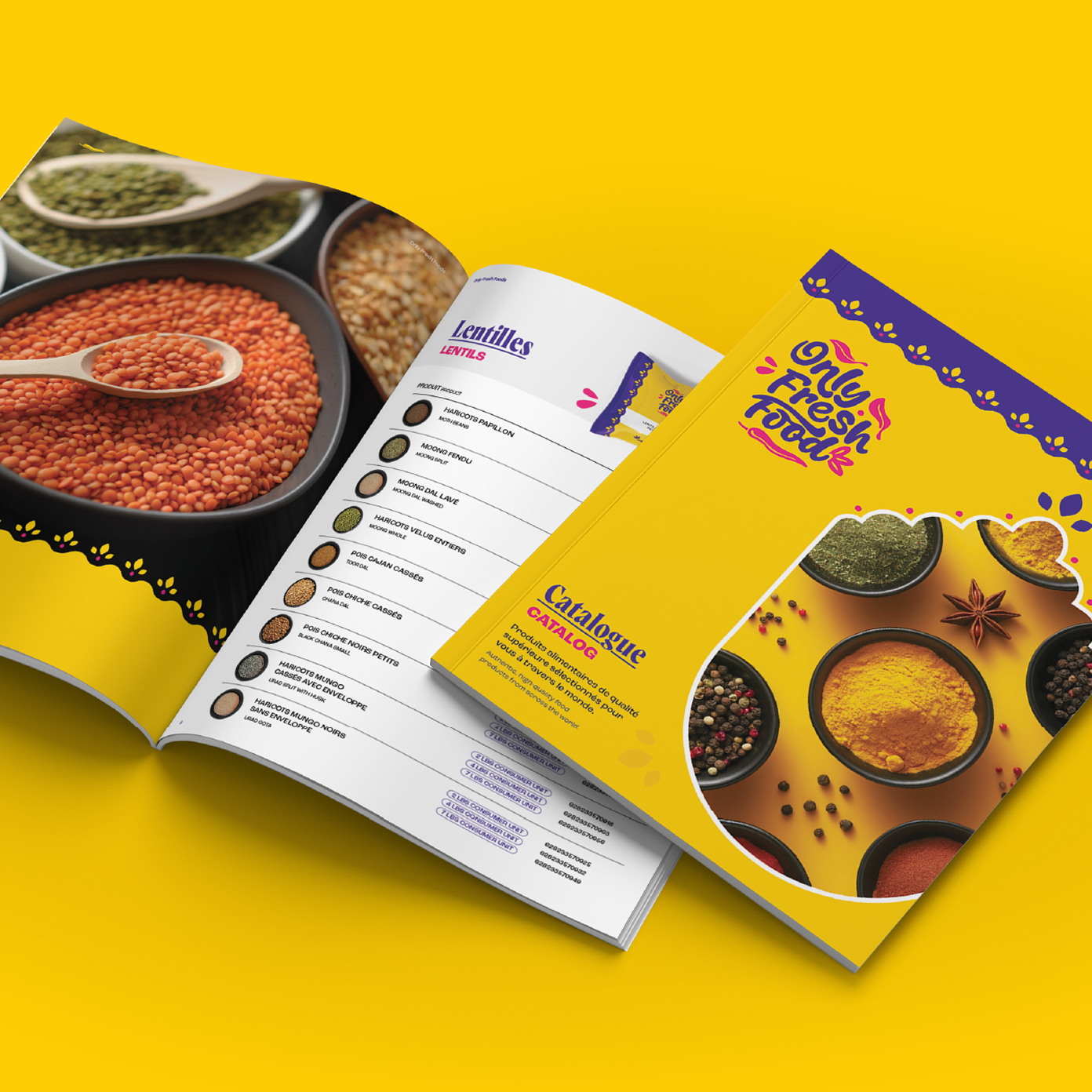 Un catalogue culinaire haut en couleur sur fond jaune, dont la couverture met en avant des épices et dont les pages aux couleurs vives présentent des lentilles, des épices et la gamme de produits « Only Fresh Food » à travers des images éclatantes.